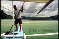 Boatman. Snake Bangka Island. Bacchus Archipelago. Palawan.
